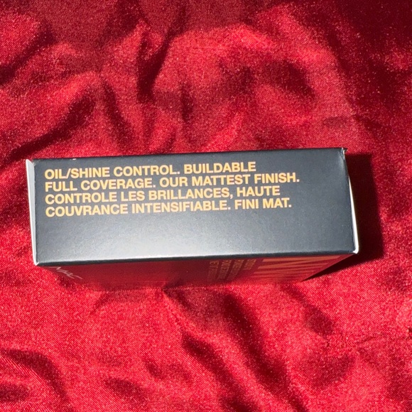 MAC Studio Fix Powder Plus Foundation Compact - Picture 3 of 3